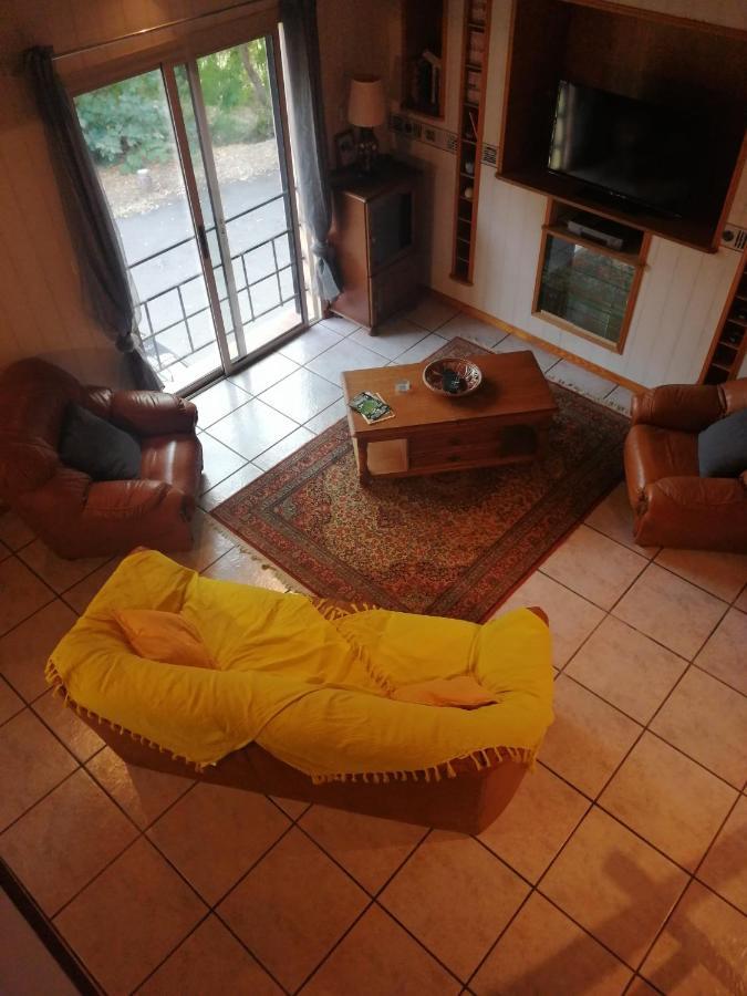Location De Vacances A Neylis Avec Vue Sur Les Forets Et Les Champs Carla-de-Roquefort Exterior photo