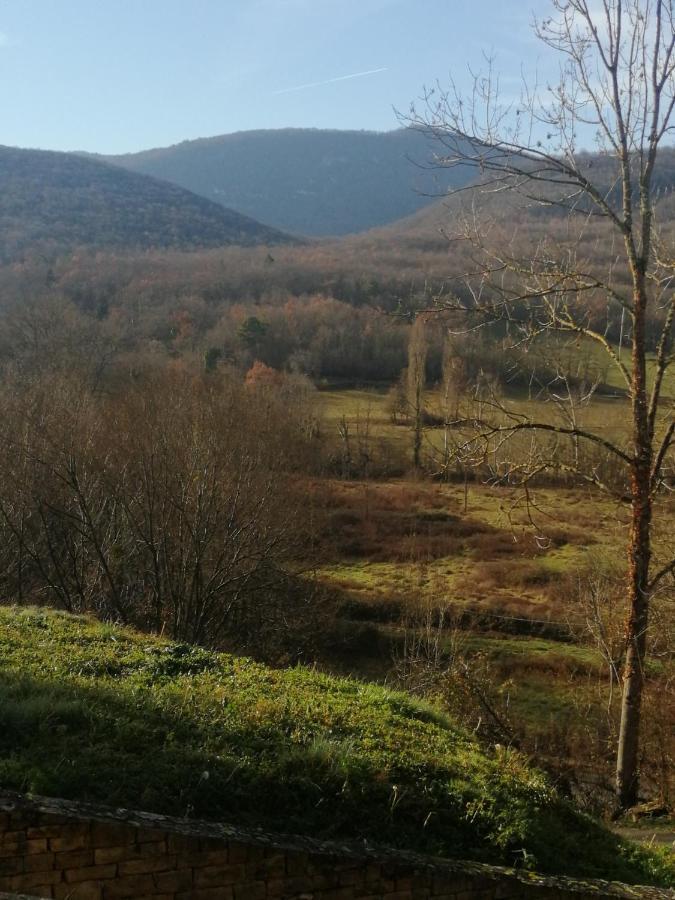 Location De Vacances A Neylis Avec Vue Sur Les Forets Et Les Champs Carla-de-Roquefort Exterior photo